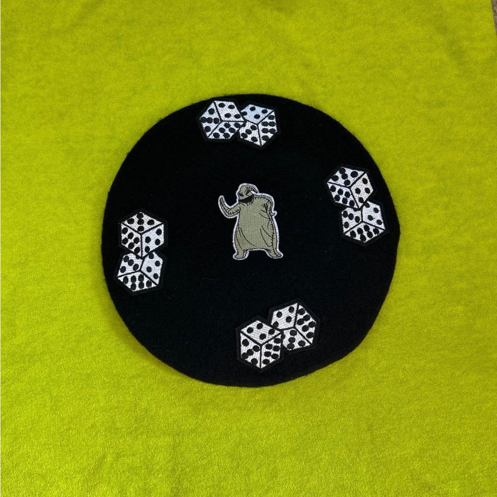 Oogie boogie beret hat! 💚